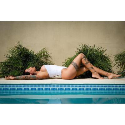 SOY UNA MUJER JOVEN Y  SOFISTICADA