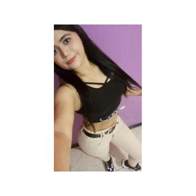 LINDA CHICA DE CABELLERA LARGA