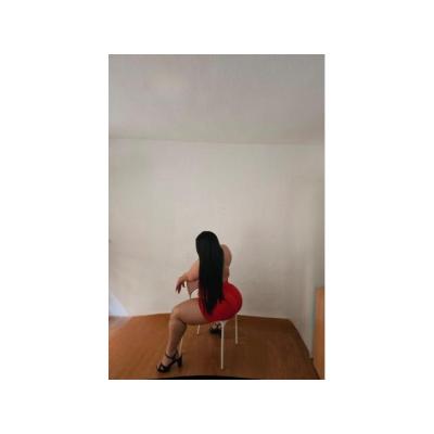 GORDITA CON GANAS DE FOLLAR DURO