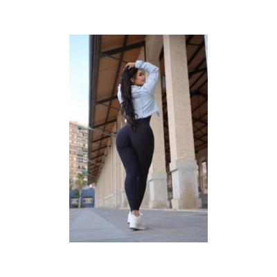 ESPECTACULAR MORENA VENEZOLANA