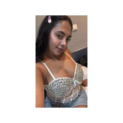 Dulce jovencita con ganas de pasarla bien