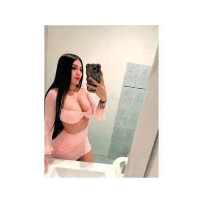 Bella joven universitaria fiestera