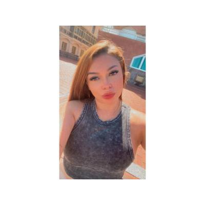 CRISTIAL HERMOSA Y COMPLACIENTE