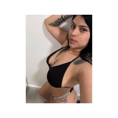 TENGO MIS PIERNAS ABIERTAS DAME LENGUITA