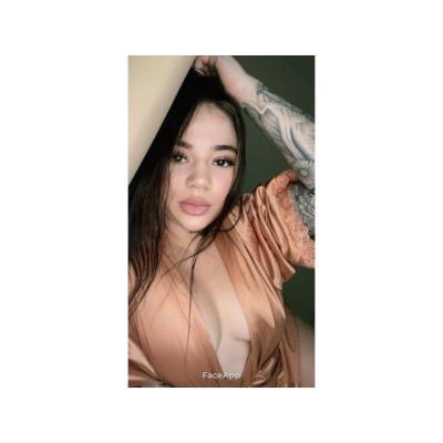 Latina fiestera adicta a la leche
