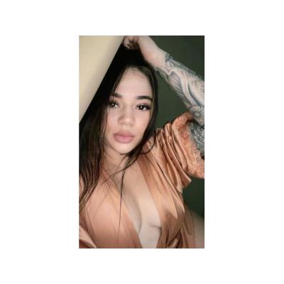 Latina fiestera adicta a la leche