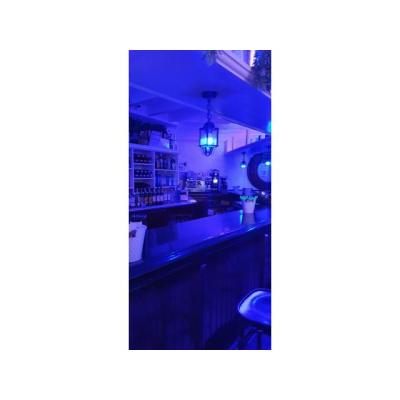 Bar exclusivo necesita Camareras