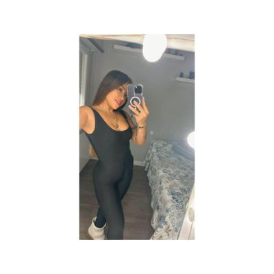 JUGUETONA Y CANDENTE EN LA CAMA🫦