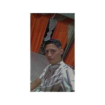 Colombiano 23 años , alto , guapo