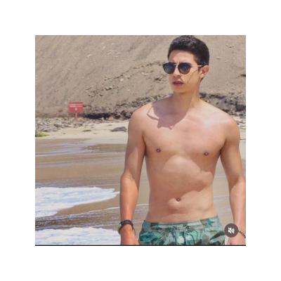 Chaval guapete morboso y juguetón