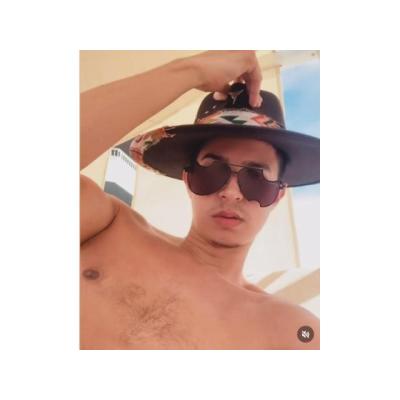 Chaval guapete morboso y juguetón