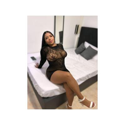 LA MUJER MAS DESEADA ESPERA POR TI