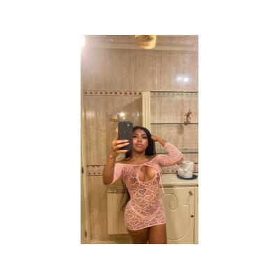 UNA LATINA MUY CARIÑOSA, ESTROVERTIDA