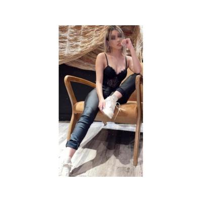 Solo salidas Hermosa latina muy complaciente