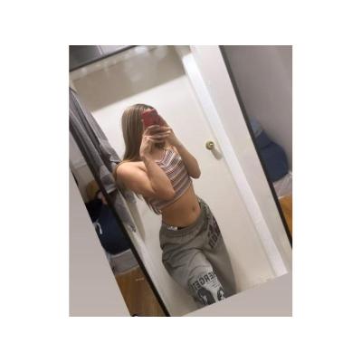 Tengo la chocha mojada para pajearno