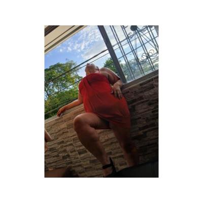 COMPLACERÉ TUS FETICHES AL MÁXIMO