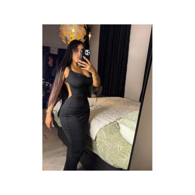 VICTORIA LATINA DE LUJO  ESPERANDO POR TI