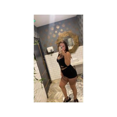 (L) ANDREA CASTAÑA CON BUEN CUERPO
