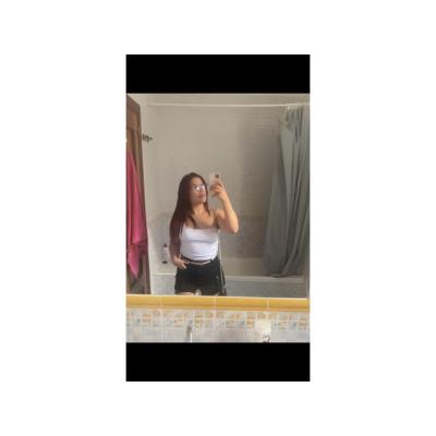 (L) ANDREA CASTAÑA CON BUEN CUERPO