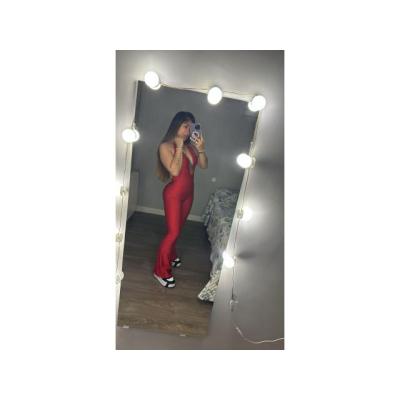 HERMOSA MUJER DIVERTIDA MUY FIESTERA