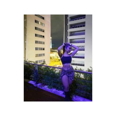 ARDIENTE Y EXHUBERANTE, JOVENCITA EN RONDA!