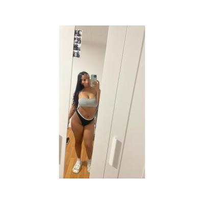 TENGO MIS PIERNAS ABIERTAS DAME LENGUITA