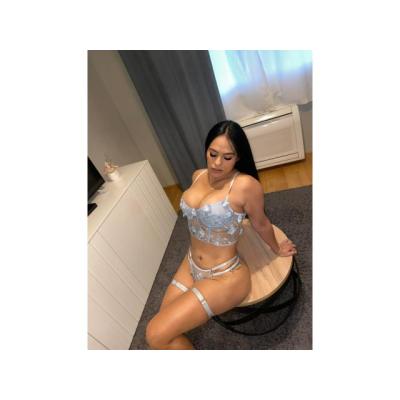 PONME EN CUATRO Y PASA TU LENGUITA