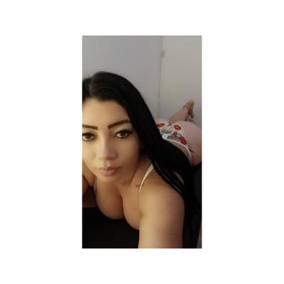 DELICIOSA JOVEN LATINA