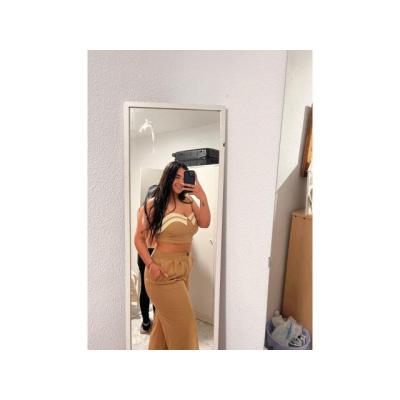 JOVENCITA VOLUPTUOSA Y MUY CALIENTE