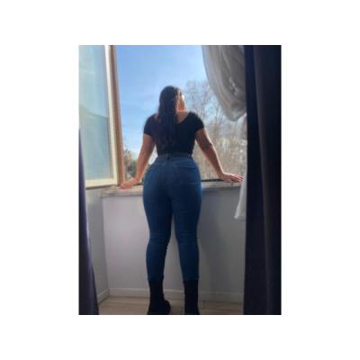 Una jovencita hecha a tu medida fiestera