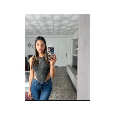 LATINA SENSUAL Y PROVOCATIVA . . . SALIDAS