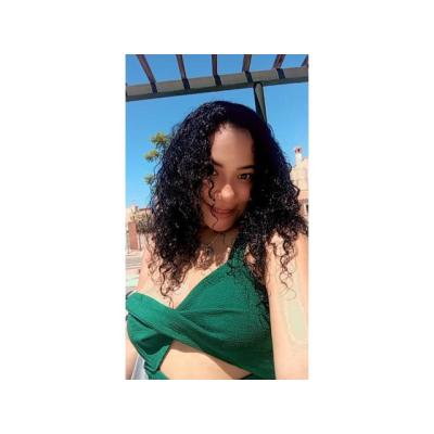 KAREN TU A COMPAÑANTE DISCRETA. . /SALIDAS