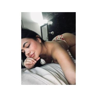 MARTINA HERMOSA CON GANAS DE PASARLA BIEN