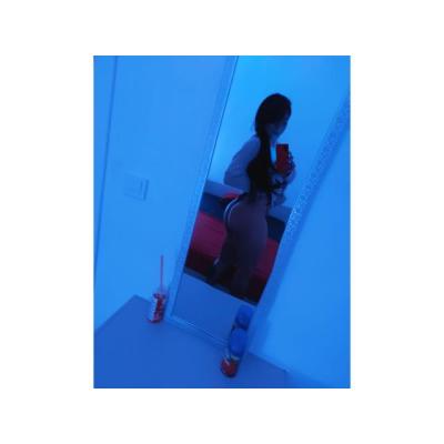 una trans muy guarra y fiestera chupa pollas