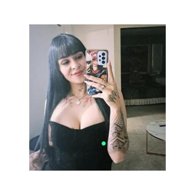 EXOTICA JOVEN CON SENSUALES MOVIMIENTO