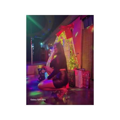 UN BOMBONAZO DE MUJER PARA DISFRUTAR