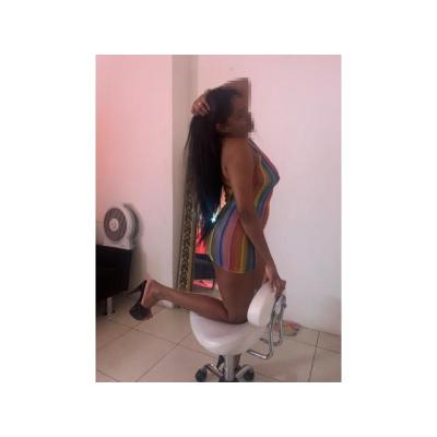 UN BOMBONAZO DE MUJER PARA DISFRUTAR