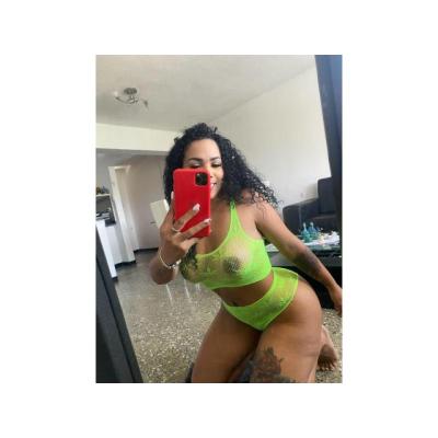 HERMOSA SARA MUY CARIÑOSA