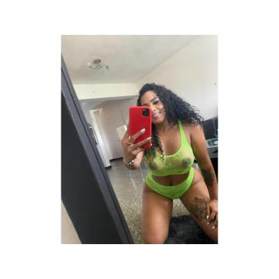 HERMOSA SARA MUY CARIÑOSA