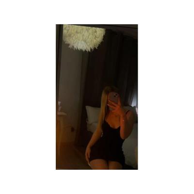 RUBIA ARDINTE JUGUETONA