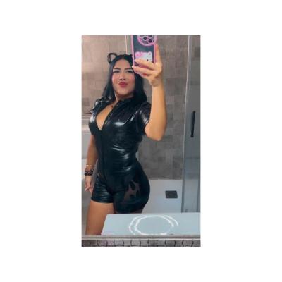 COMPLACIENTE JOVEN LO QUE BUSCAS