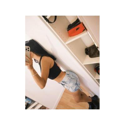 JOVENCITA DELGADA, ARDIENTE Y COMPLACIENTE