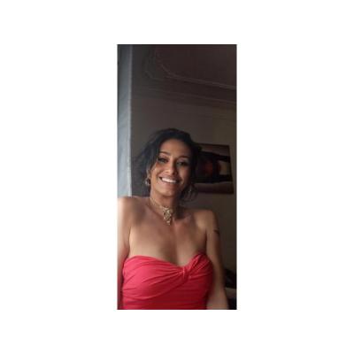 ARDIENTE Y MUY COMPLACIENTE AGATA, ELDA