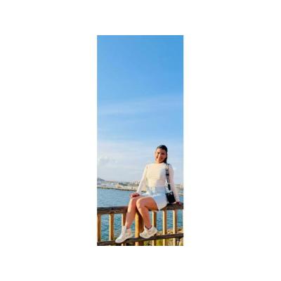 DEJATE DESLUMBRAR DE UNA HERMOSA MODELO