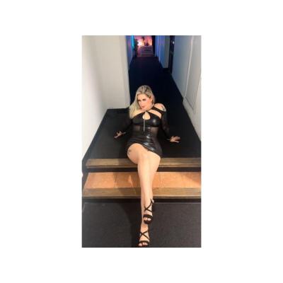 TU RUBIA PERVERTIDA. . . SALIDAS