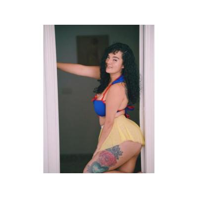 SENSUAL JOVENCITA CON CUERPO ENCANTADOR