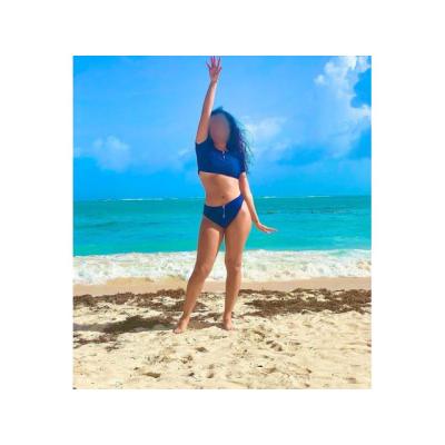 NIÑATA EN PROMO CON COPITA DE INVITACION