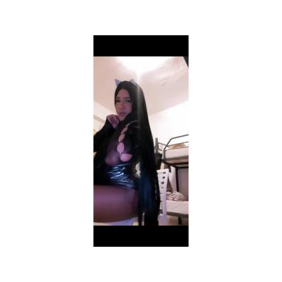 DISPONIBLE PARA SATISFACER TUS DESEOS