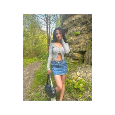 Estoy disponible para satisfacerte mis amores