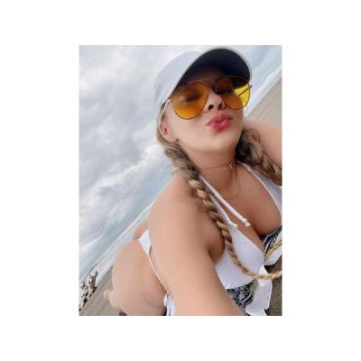 (i) MARIA RUBIA MUY COQUETA Y CARIÑOSA